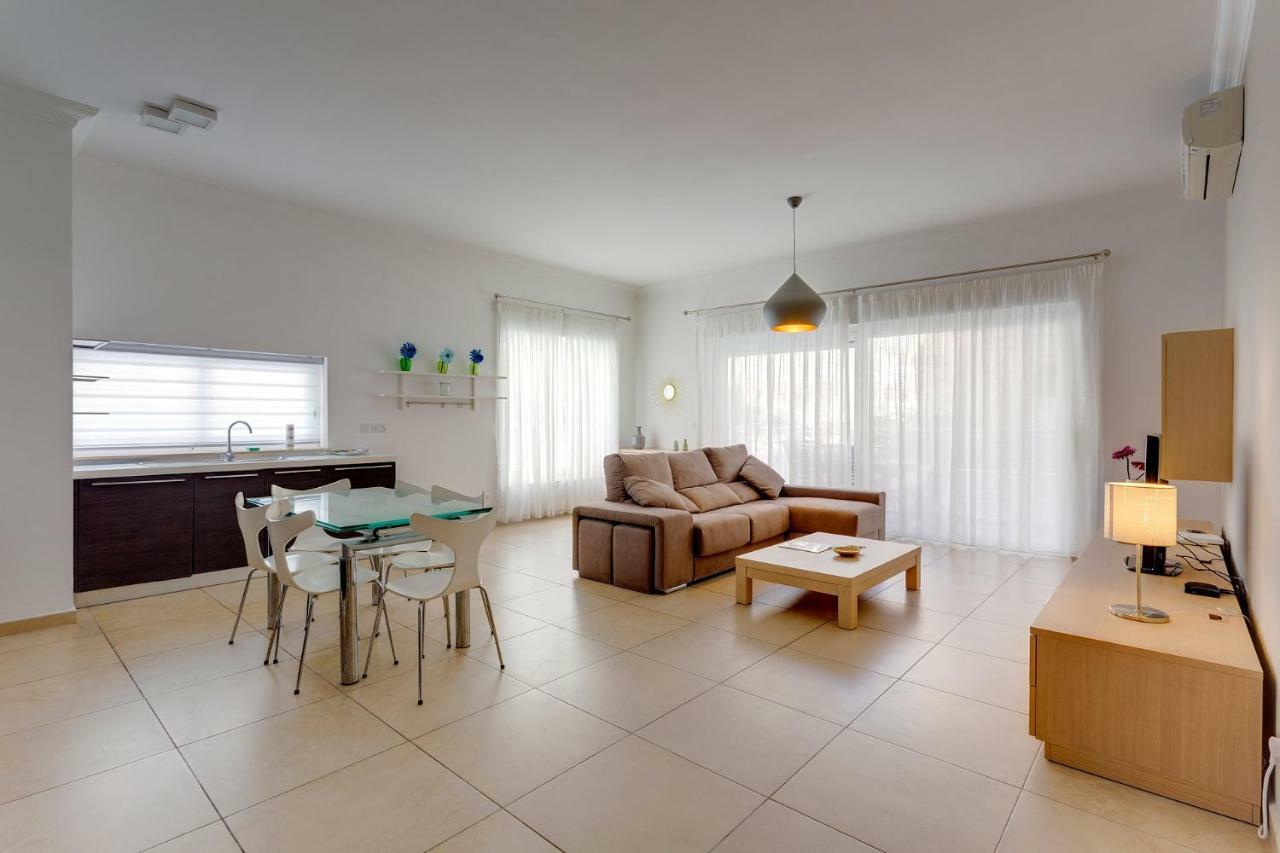 Apartment In Fort Cambridge With Pool Sliema Exterior foto